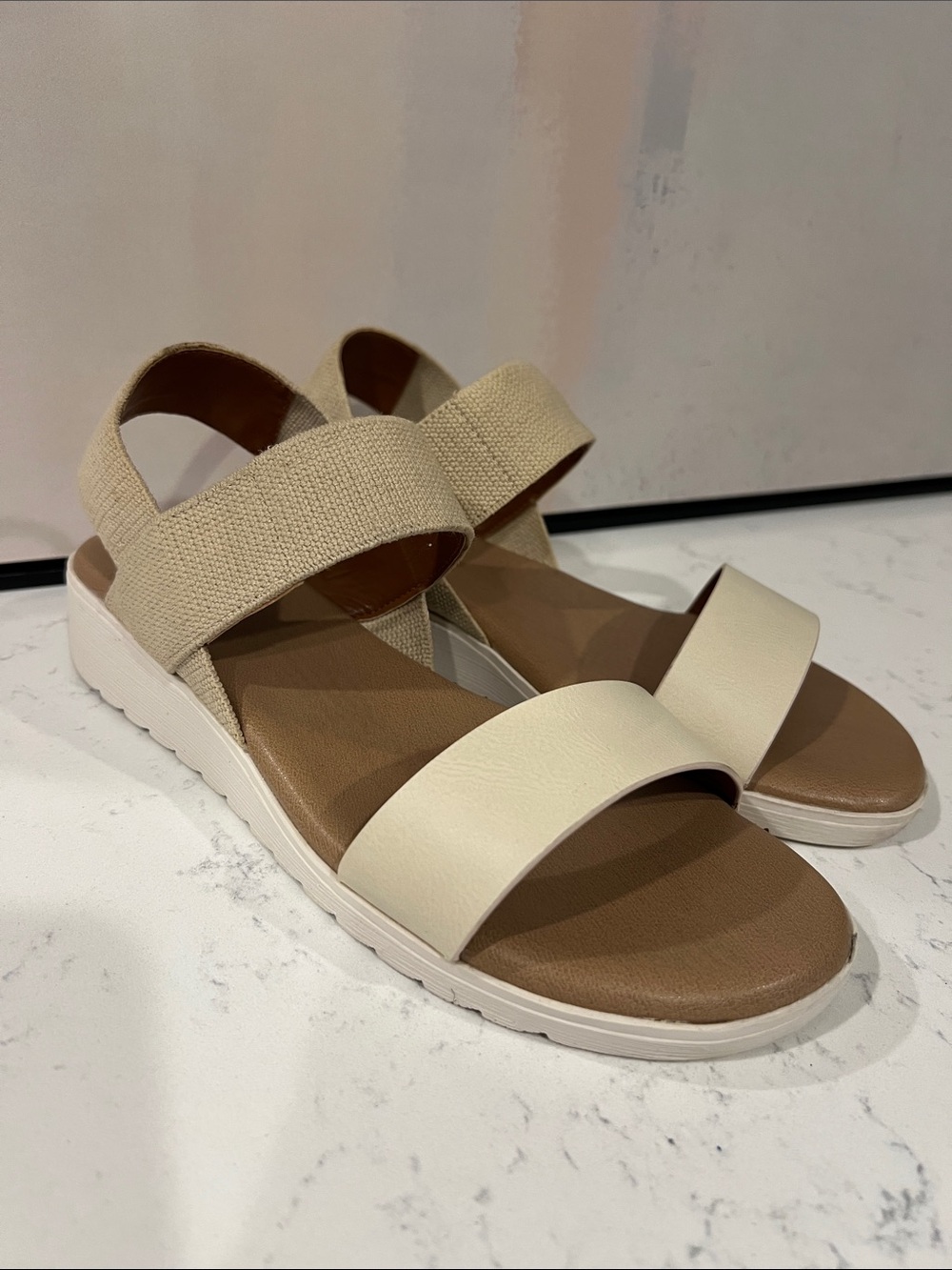 Kensie Everlee Women’s Strap Sandal, Natural Tan Size 9